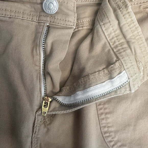 Gloria Vanderbilt Tan Bermuda Women's Short Size 10 - Picture 12 of 14